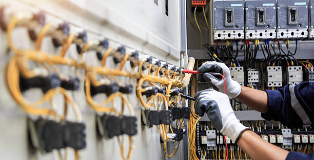 Professional Electrician technician working in Dixon, IL